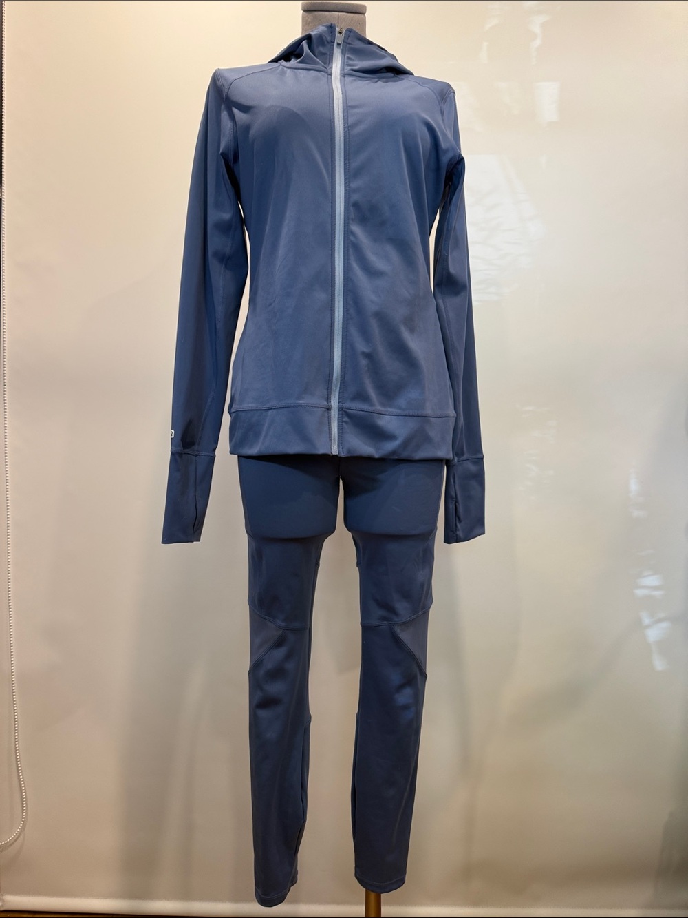 I.Five 2-Piece Activewear Set | Large | Blue | Hooded Jacket & Capri Leggings